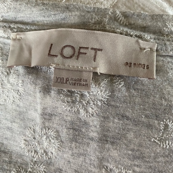 Embroidered flutter tee - Picture 7 of 9